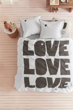 Vtwonen Bold Love Bettwäsche Naturell -Bettwäsche Verkauf bold love natural de uv 135x200 0