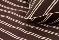 VTwonen Vt Wonen Diagonal Bettwäsche Dunkelrot 12 VTwonen Vt Wonen Diagonal Bettwäsche Dunkelrot -Bettwäsche Verkauf diagonal dark red 40 detail